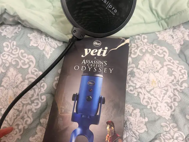 Yeti брэндийн odessey микрофон, Улаанбаатар — Баянзүрх — Натур худалдааны төв