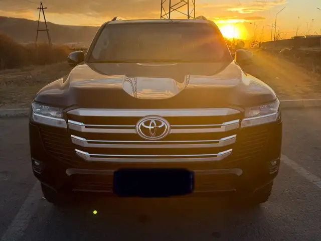 Toyota Land Cruiser 300