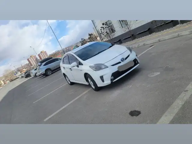 Toyota Prius 30