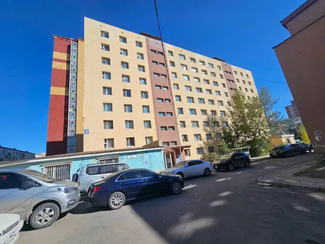 Хотын төв нисдэг машны замын эсрэг талд гал тогоо тусдаа 2 өрөө байр 50мкв, Улаанбаатар — Чингэлтэй — 5-р хороо