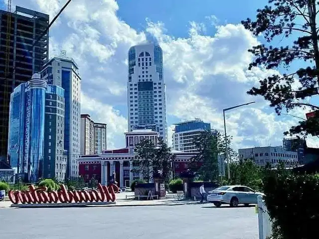 Хотын төв соёмбо тауэр-т 132.15 мкв 4 өрөө орон сууц, Улаанбаатар — Сүхбаатар — 1-р хороо