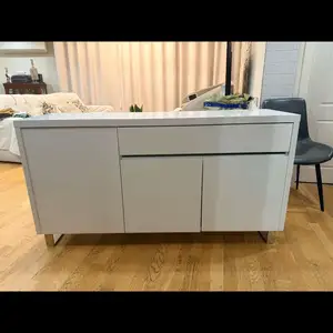 Цагаан өнгийн тавиуртай комод шүүгээ, Улаанбаатар — Хан-Уул — 17-р хороо