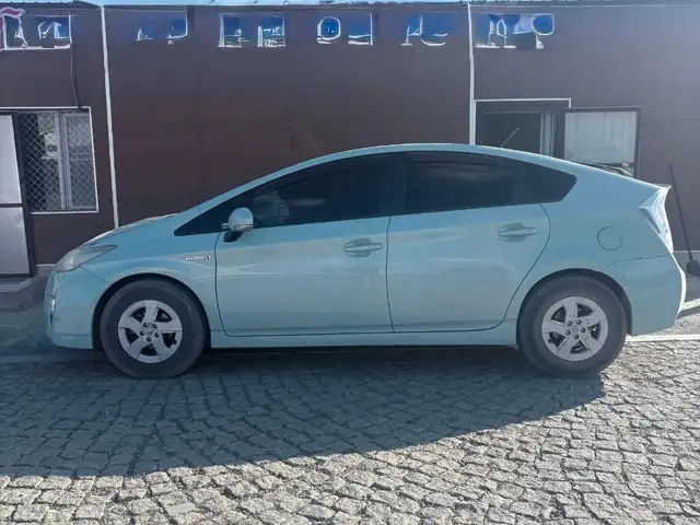 Toyota Prius 30