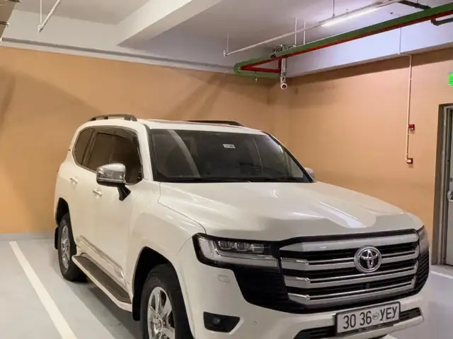 Toyota Land Cruiser 300