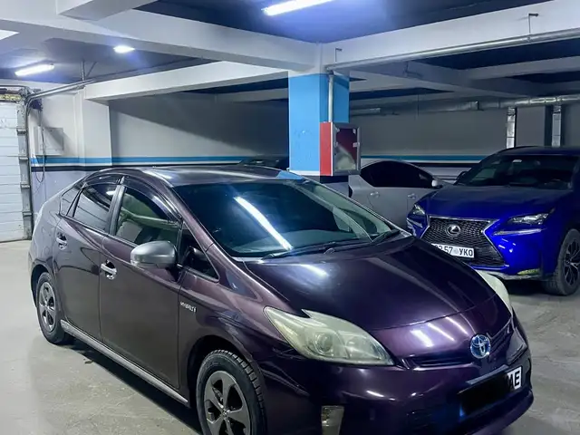 Toyota Prius 30