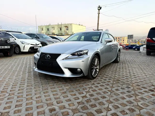 Lexus IS