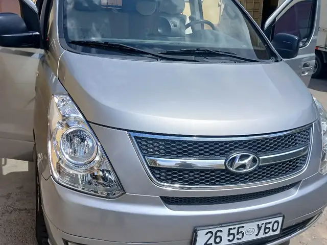 Hyundai Starex