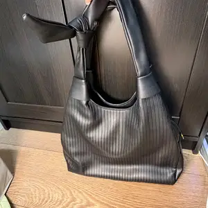 Infinity mongolia hobo bag, Улаанбаатар — Баянзүрх — 37-р хороо