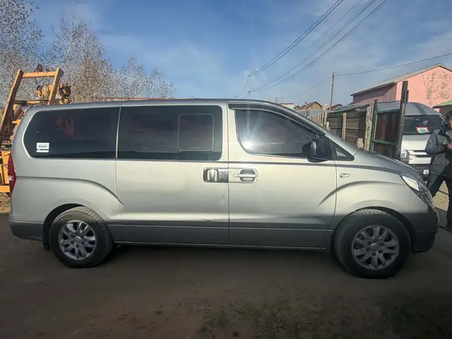 Hyundai Starex