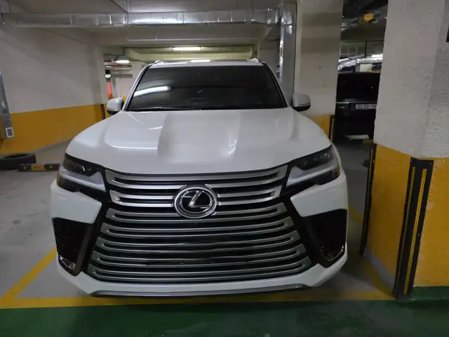 Lexus LX 600