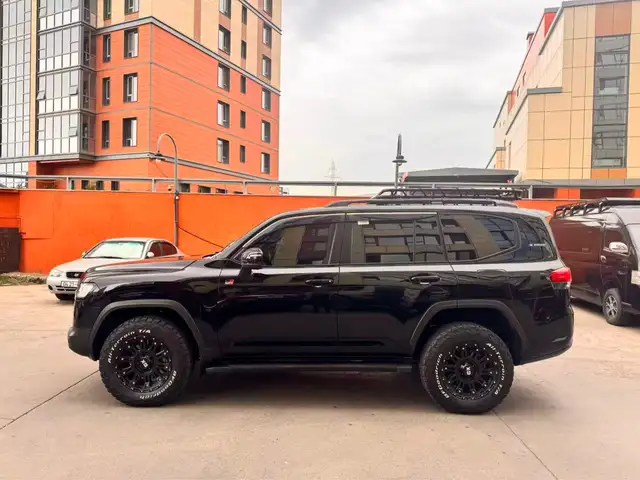 Toyota Land Cruiser 300