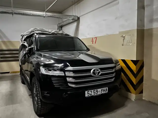 Toyota Land Cruiser 300