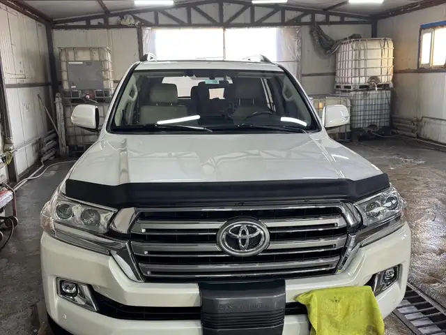 Toyota Land Cruiser 200