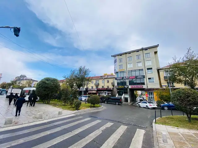 Хотын төвд их дэлгүүрийн урд 3 өрөө галтогоо тусдаа байр 70мкв, Улаанбаатар — Сүхбаатар — Фонтам