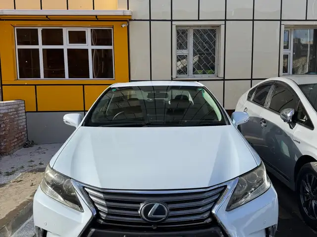 Lexus HS
