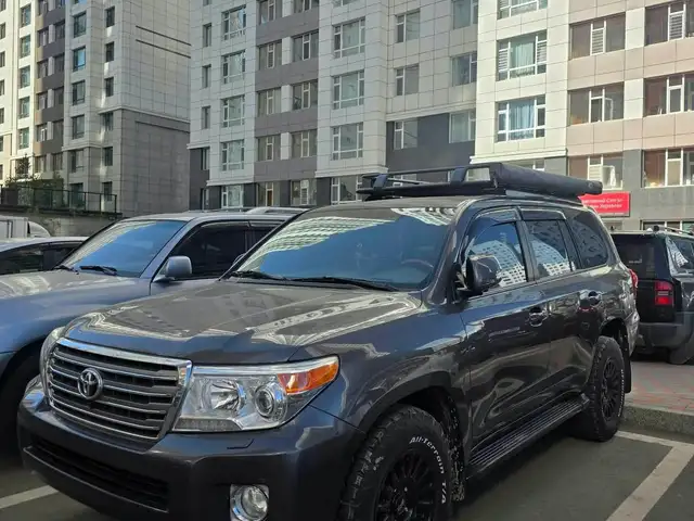 Toyota Land Cruiser 200