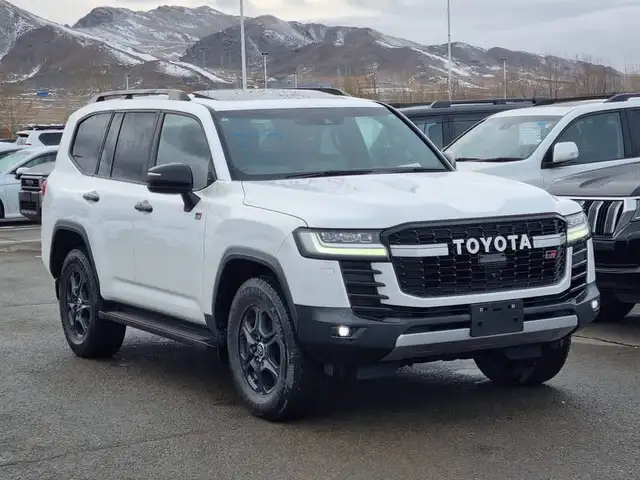 Toyota Land Cruiser 300