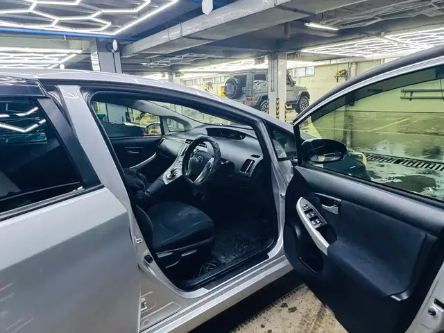 Toyota Prius 30