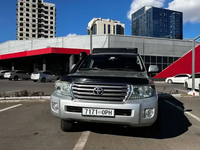 Toyota Land Cruiser 200