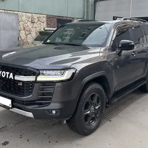 Toyota Land Cruiser 300