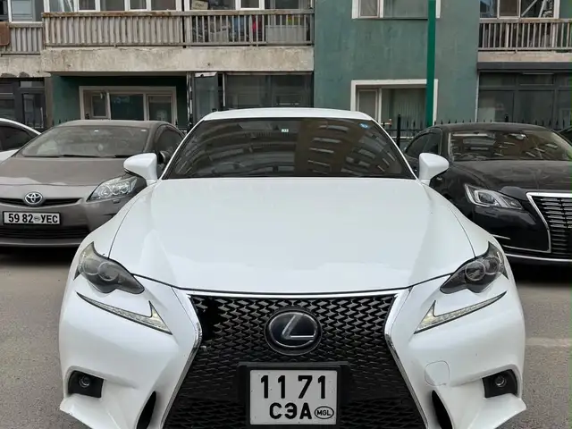 Lexus IS