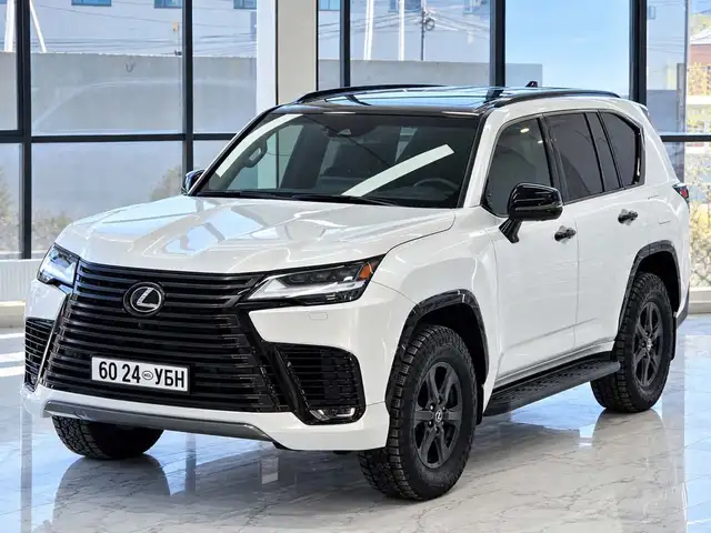Lexus LX 700