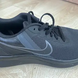 Nike ветнам улсад үйлдвэрлэгдсэн гүйлтийн пүүз, Улаанбаатар — Хан-Уул — 19-р хороолол