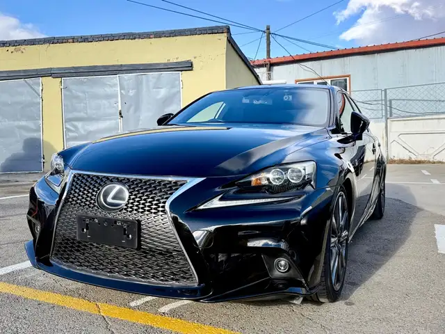 Lexus IS