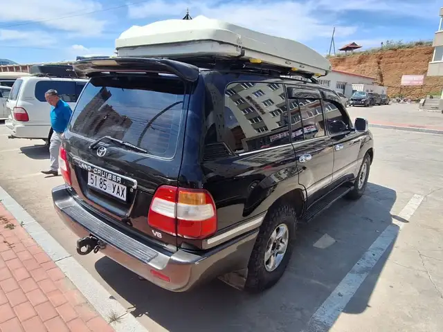 Toyota Land Cruiser 100