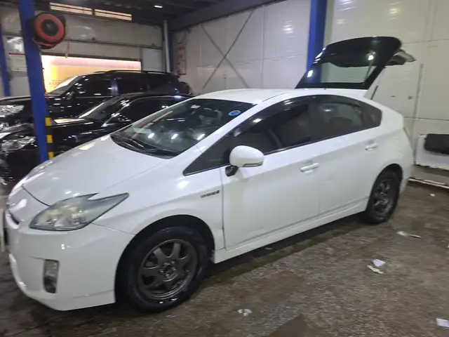 Toyota Prius 30