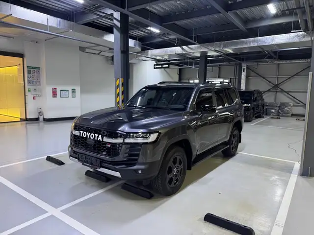 Toyota Land Cruiser 300