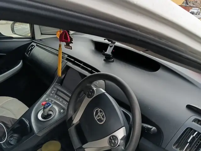 Toyota Prius 30