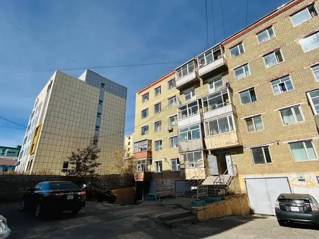 Зүүн 4 зам торгоны замын дэргэд 80мкв 3 өрөө гарашийн хамт, Улаанбаатар — Баянзүрх — 3-р хороо