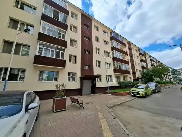 Орос 3-р сургуулийн баруун талд бүрэн тавилгатай 3 өрөө, Улаанбаатар — Сүхбаатар — Орос 3-р сургуулийн ойролцоо