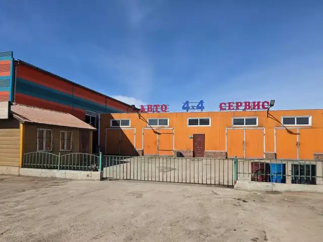 Эрдэнэт хот цагаанчулуут багт авто засварын газар 400мкв, Орхон