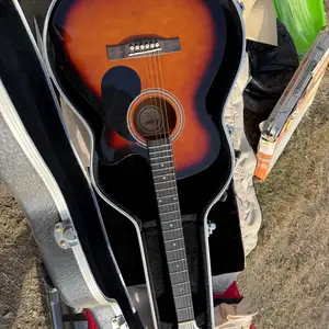 Edgar brandiin aquestic guitar, Улаанбаатар — Баянзүрх — Офицер