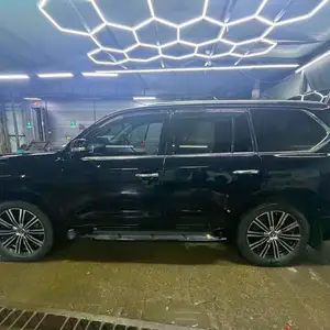 Lexus LX 570