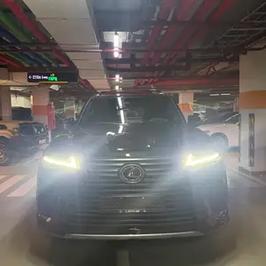 Lexus LX 700