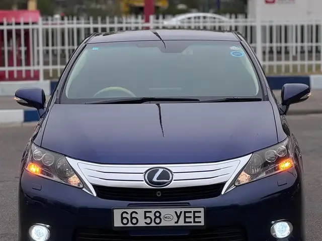 Lexus HS