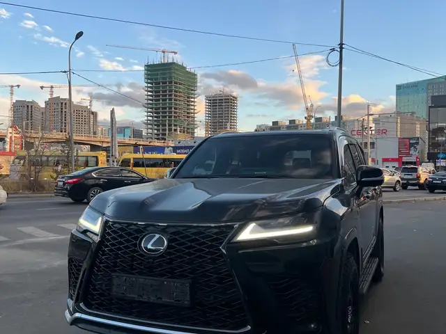 Lexus LX 600