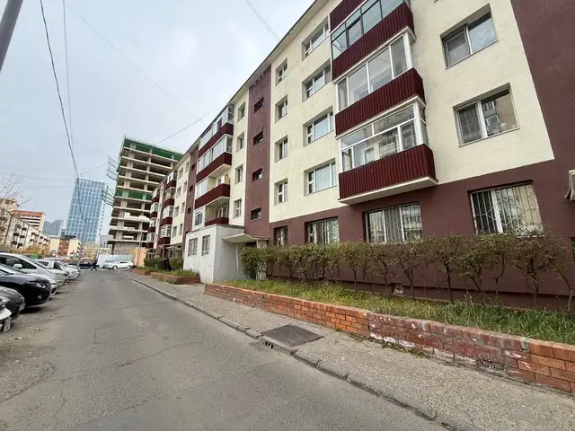 Циркийн баруун талд хүүхдийн 100-д гал тогоо тусдаа 1 өрөө 33мкв, Улаанбаатар — Сүхбаатар — 3-р хороо