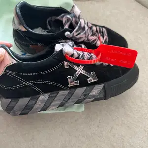 Off-white women arrows vulcanised low-top sneakers black/pink, Улаанбаатар — Хан-Уул — Яармаг