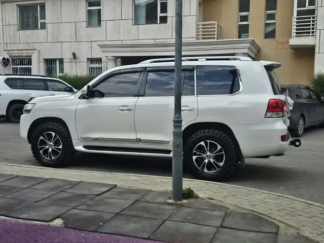 Toyota Land Cruiser 200