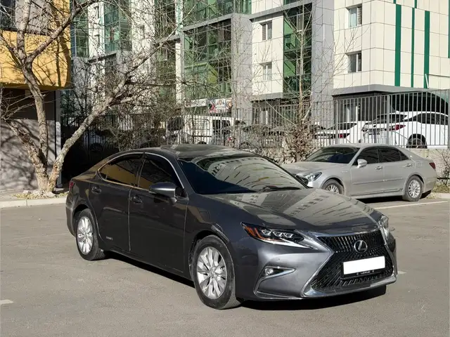 Lexus ES