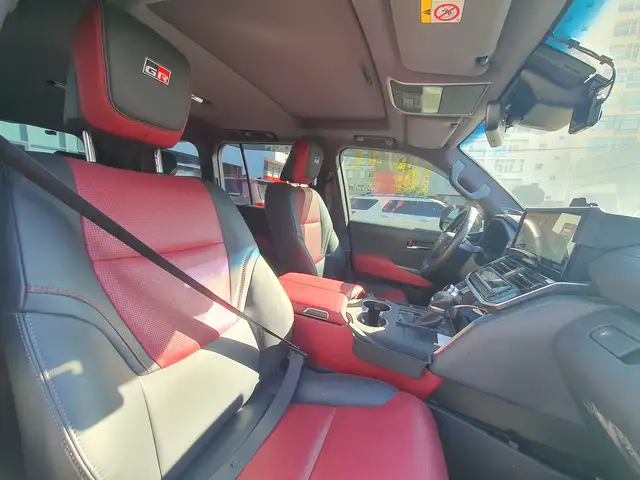 Toyota Land Cruiser 300