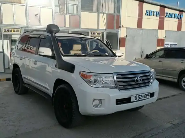 Toyota Land Cruiser 200