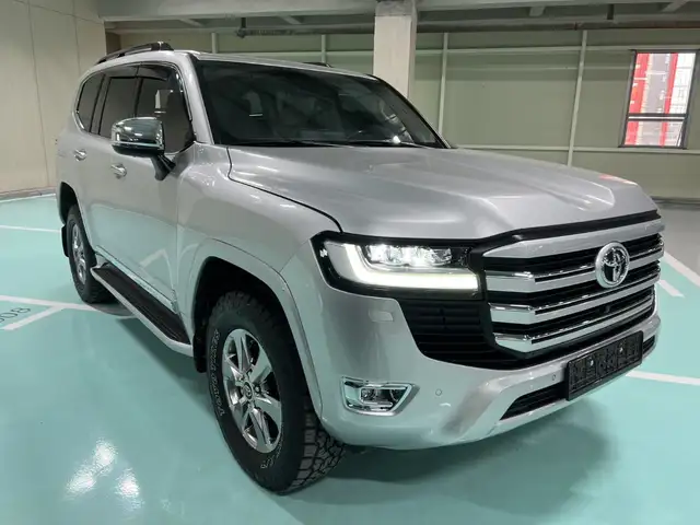 Toyota Land Cruiser 300