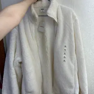 Солонгосын spao брэндийн эрэгтэй цагаан үслэг цамц, Улаанбаатар — Баянзүрх — 16-р хороолол