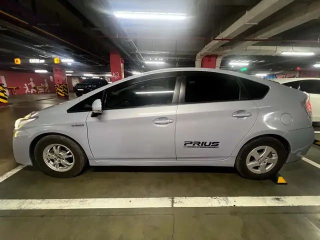 Toyota Prius 30