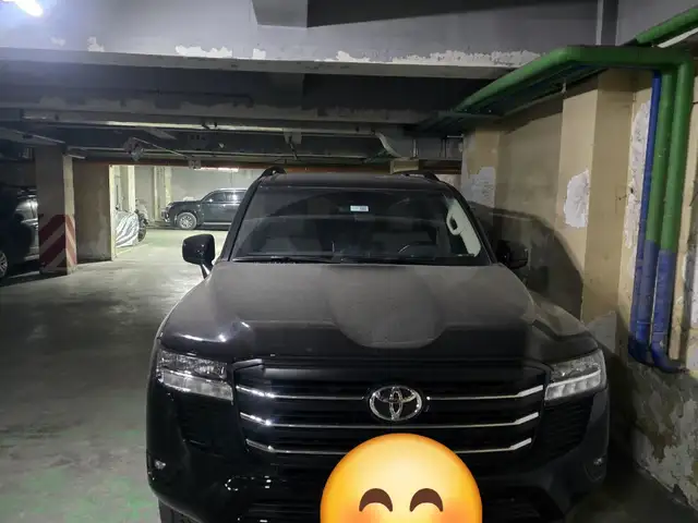 Toyota Land Cruiser 300